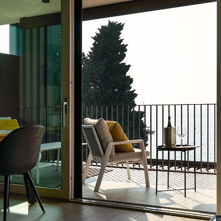 Salvatorehomes - Luxurious Dreamview Waterfront Apartment In Torri Del Benaco With Pool - Casa Azura - A 5 Star Luxury Collection At Lake Garda Eksteriør bilde