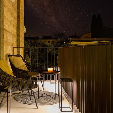 Salvatorehomes - Luxurious Dreamview Waterfront Apartment In Torri Del Benaco With Pool - Casa Azura - A 5 Star Luxury Collection At Lake Garda Eksteriør bilde