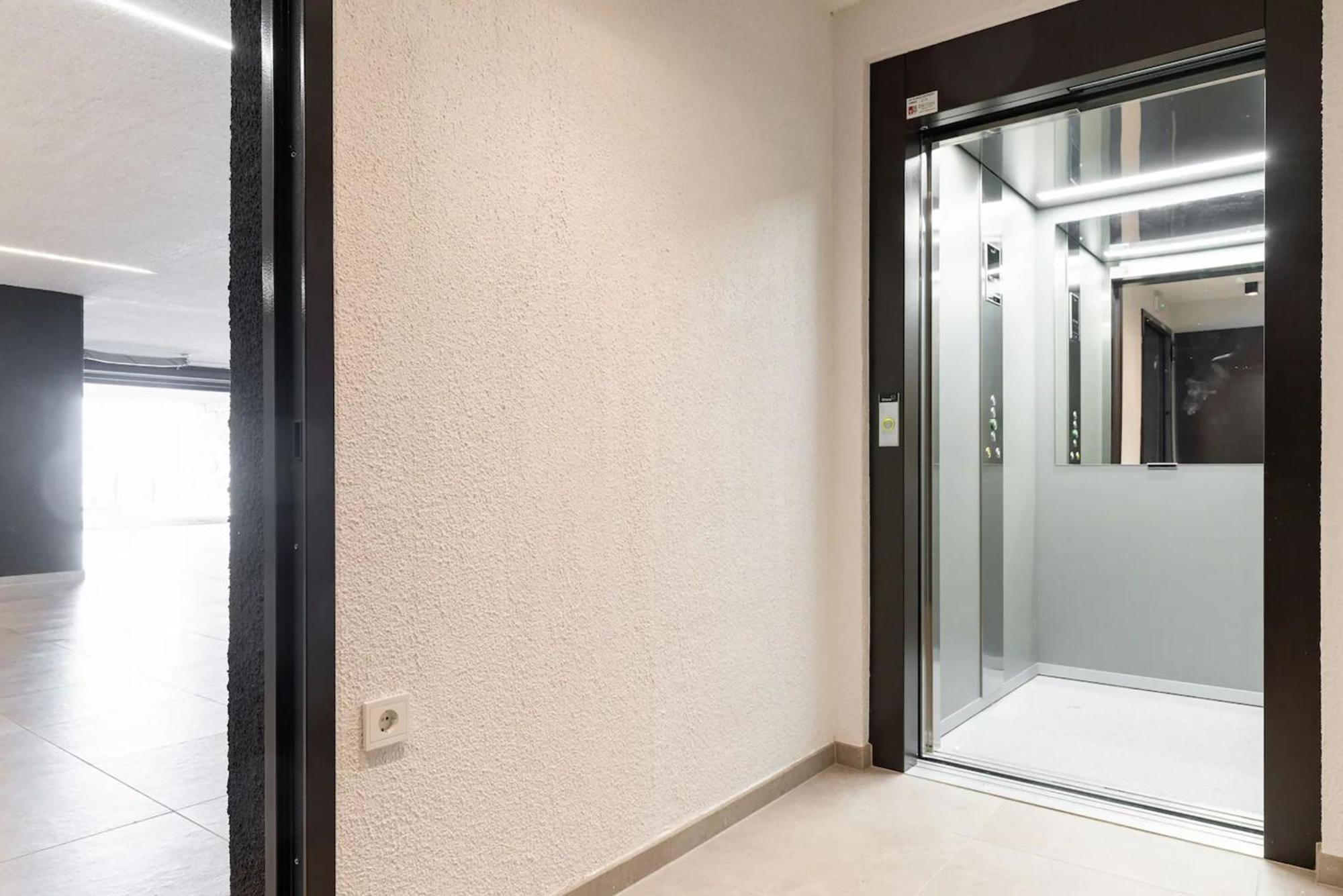 Salvatorehomes - Luxurious Dreamview Waterfront Apartment In Torri Del Benaco With Pool - Casa Azura - A 5 Star Luxury Collection At Lake Garda Eksteriør bilde