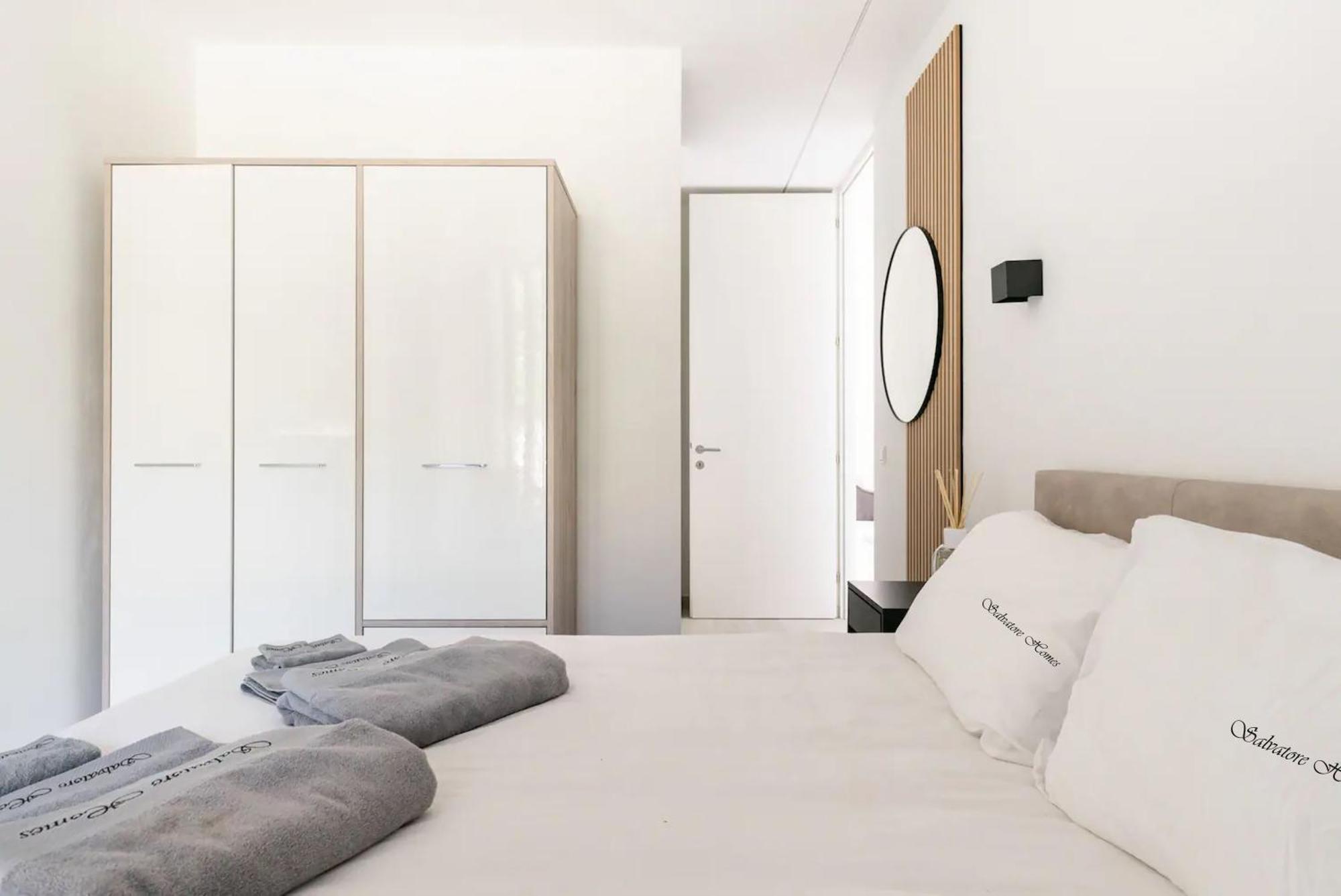 Salvatorehomes - Luxurious Dreamview Waterfront Apartment In Torri Del Benaco With Pool - Casa Azura - A 5 Star Luxury Collection At Lake Garda Eksteriør bilde