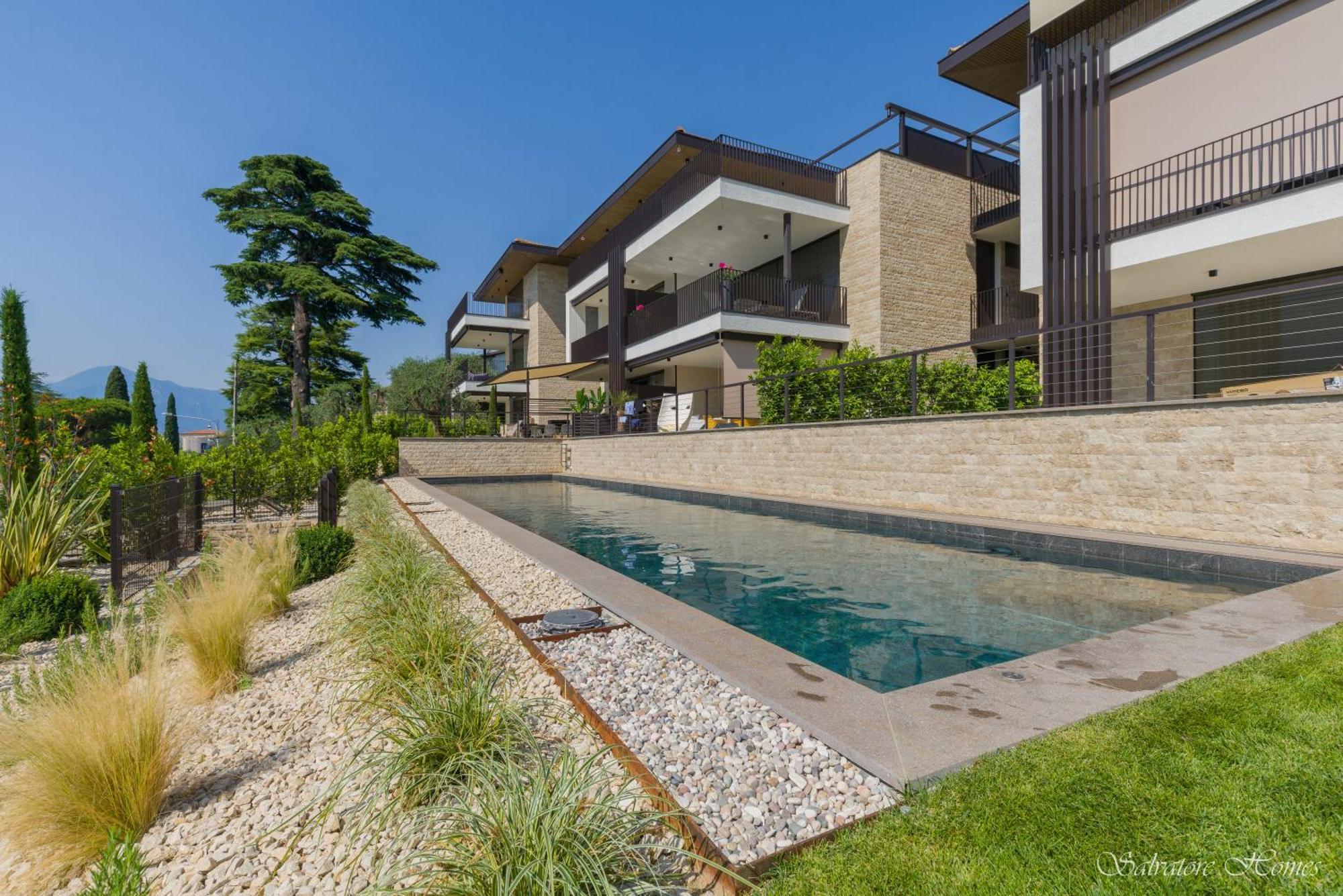 Salvatorehomes - Luxurious Dreamview Waterfront Apartment In Torri Del Benaco With Pool - Casa Azura - A 5 Star Luxury Collection At Lake Garda Eksteriør bilde
