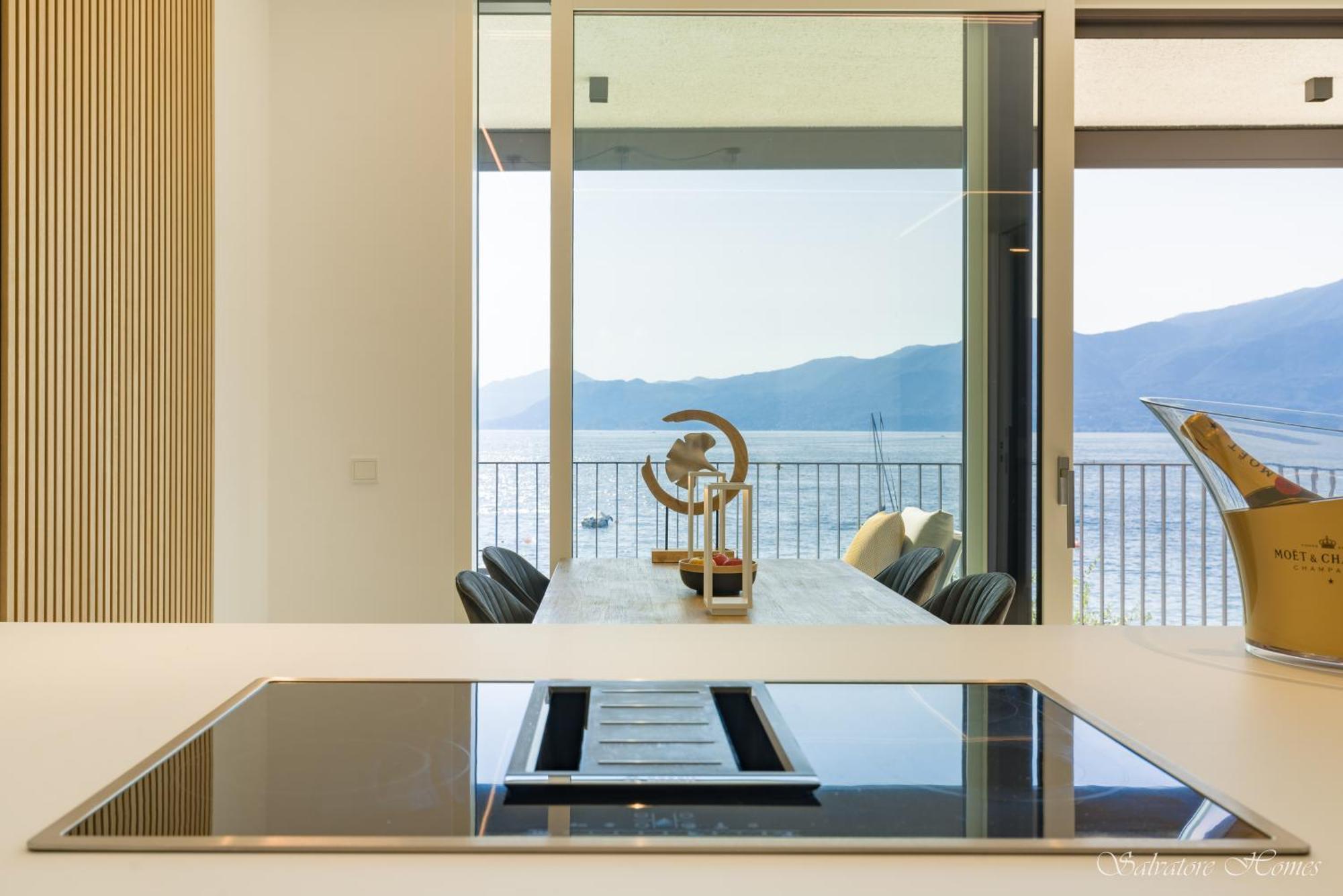 Salvatorehomes - Luxurious Dreamview Waterfront Apartment In Torri Del Benaco With Pool - Casa Azura - A 5 Star Luxury Collection At Lake Garda Eksteriør bilde