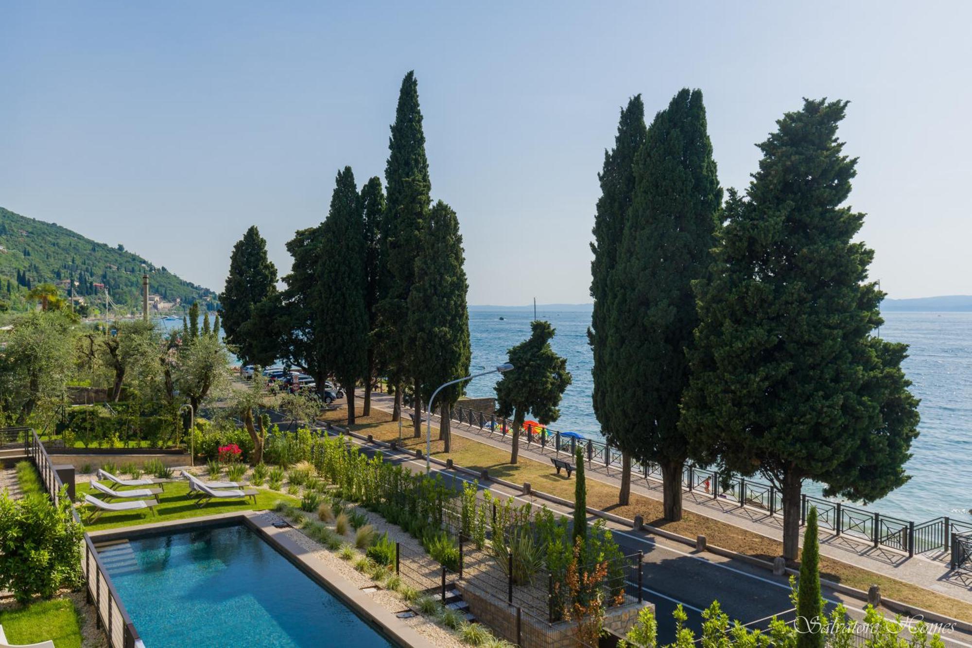 Salvatorehomes - Luxurious Dreamview Waterfront Apartment In Torri Del Benaco With Pool - Casa Azura - A 5 Star Luxury Collection At Lake Garda Eksteriør bilde