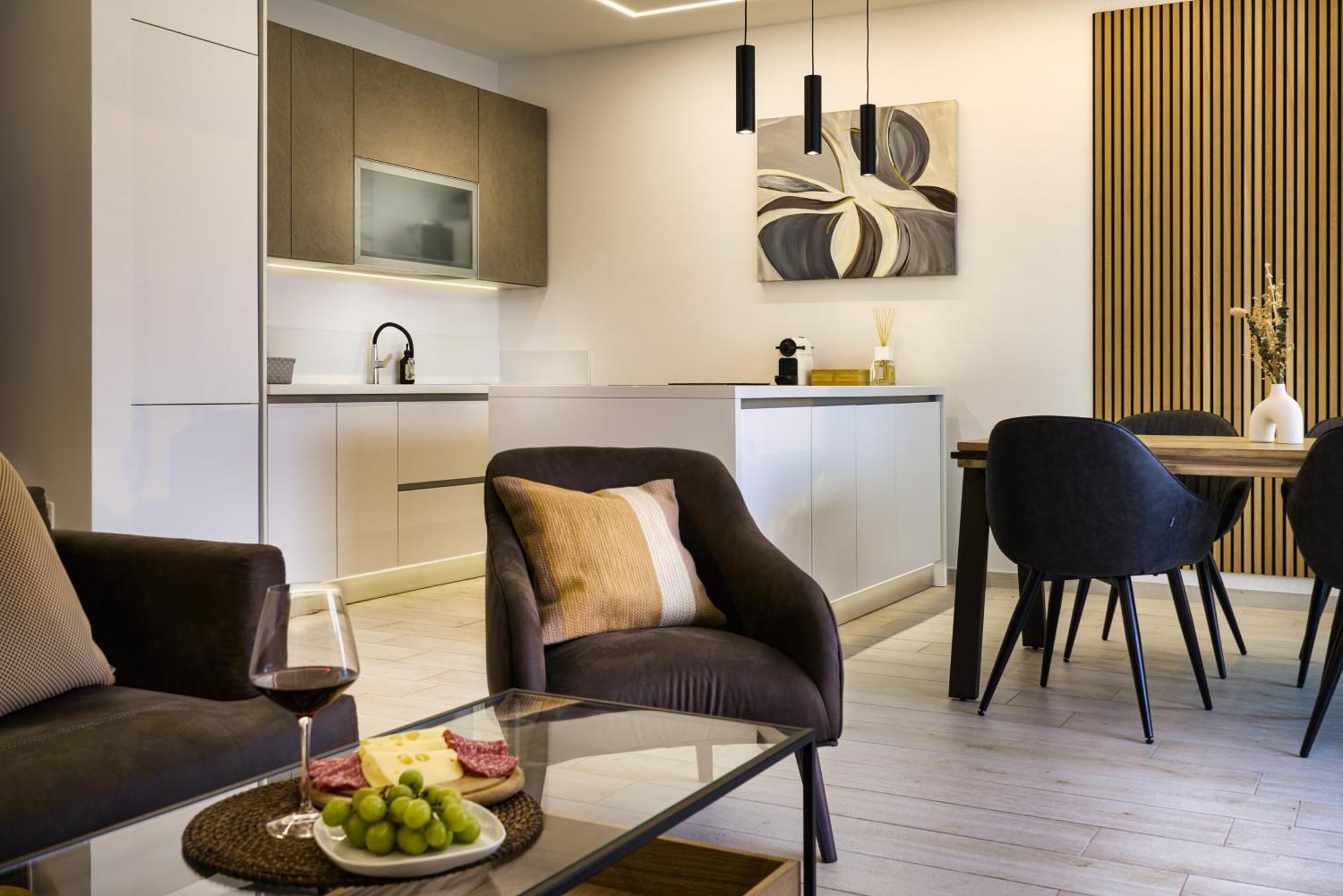 Salvatorehomes - Luxurious Dreamview Waterfront Apartment In Torri Del Benaco With Pool - Casa Azura - A 5 Star Luxury Collection At Lake Garda Eksteriør bilde