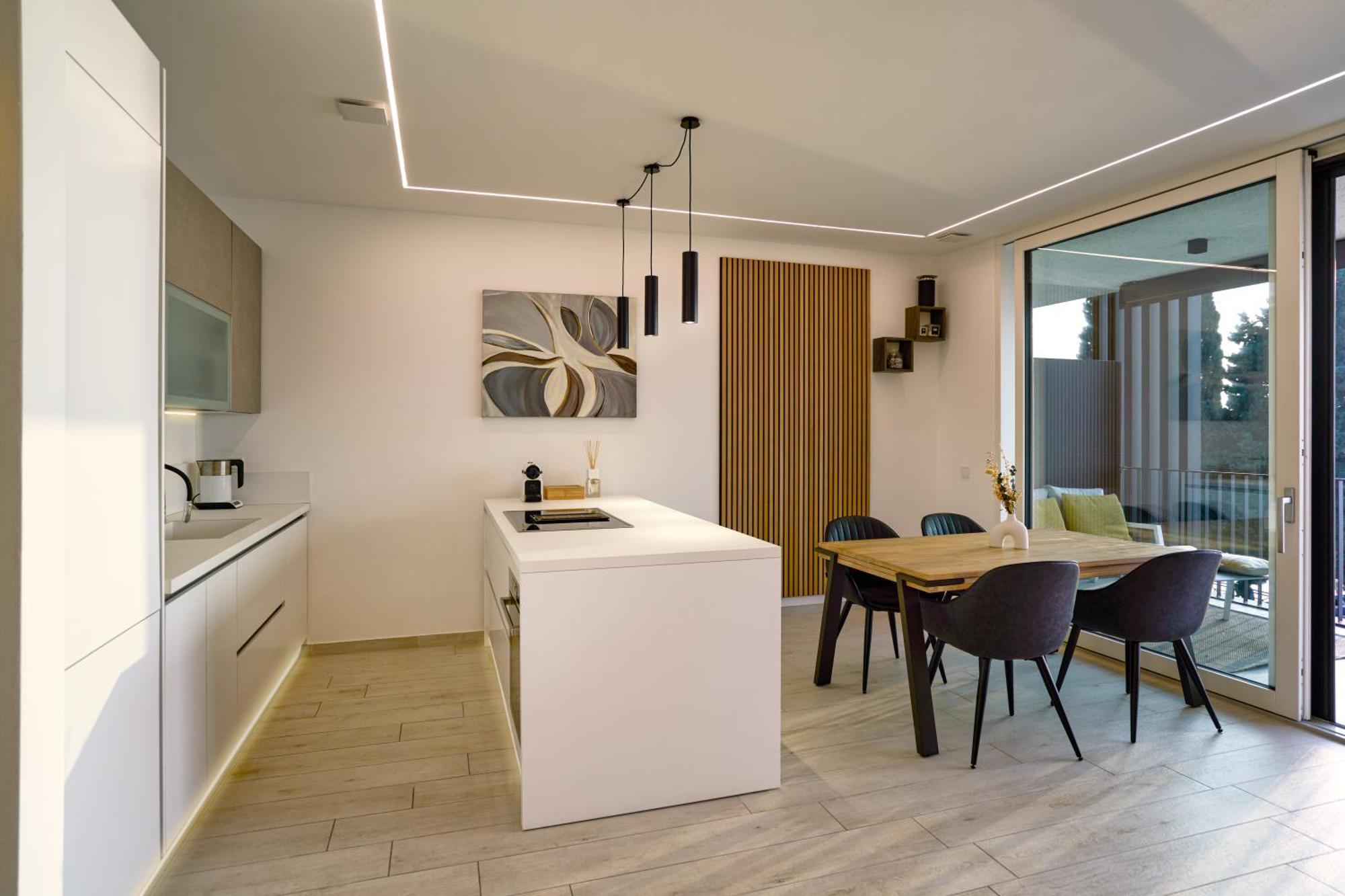 Salvatorehomes - Luxurious Dreamview Waterfront Apartment In Torri Del Benaco With Pool - Casa Azura - A 5 Star Luxury Collection At Lake Garda Eksteriør bilde