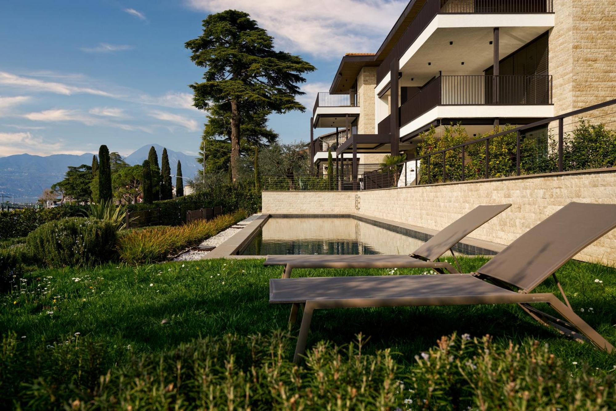 Salvatorehomes - Luxurious Dreamview Waterfront Apartment In Torri Del Benaco With Pool - Casa Azura - A 5 Star Luxury Collection At Lake Garda Eksteriør bilde
