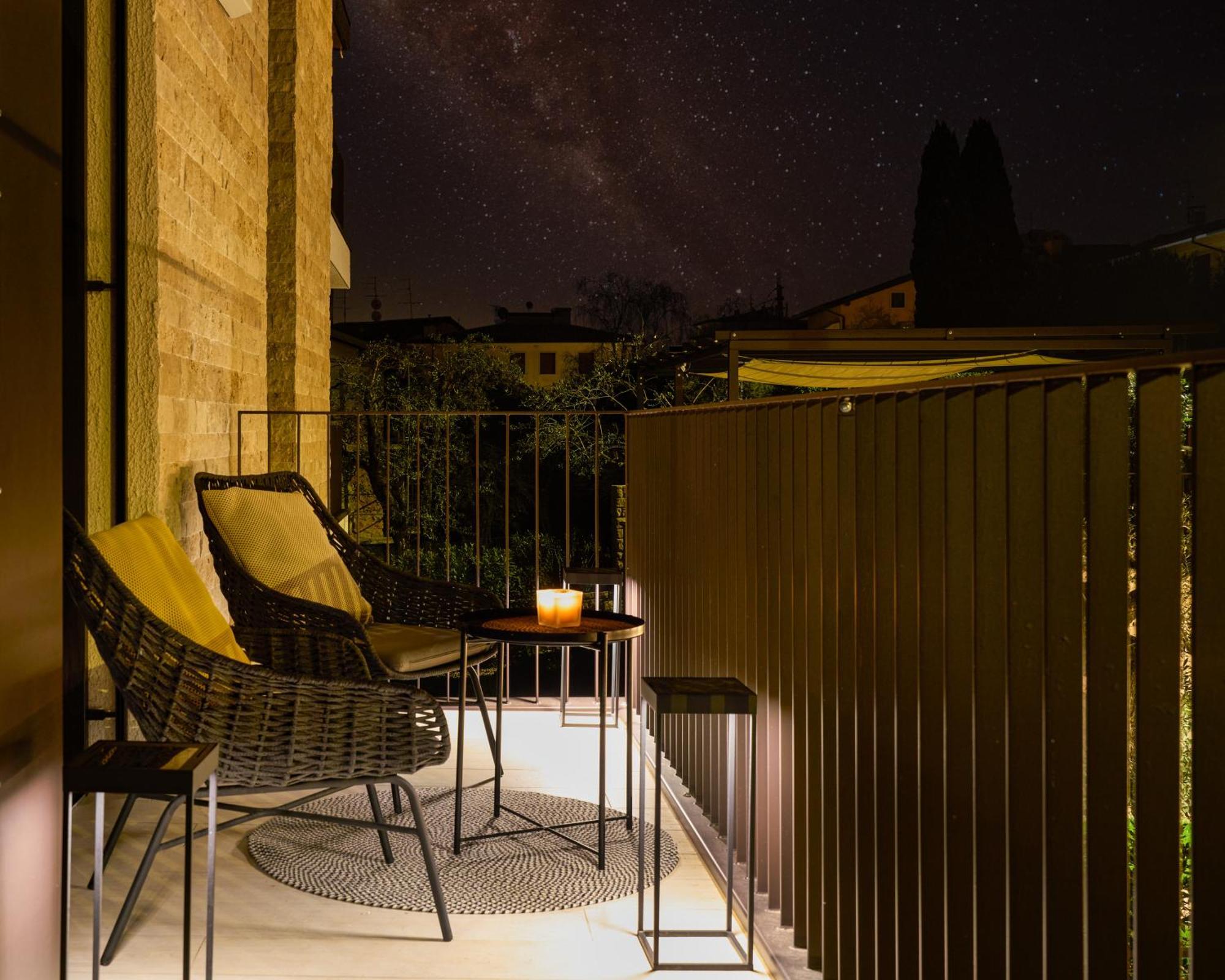 Salvatorehomes - Luxurious Dreamview Waterfront Apartment In Torri Del Benaco With Pool - Casa Azura - A 5 Star Luxury Collection At Lake Garda Eksteriør bilde
